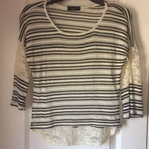 Love J USA Top Knit and Lace
